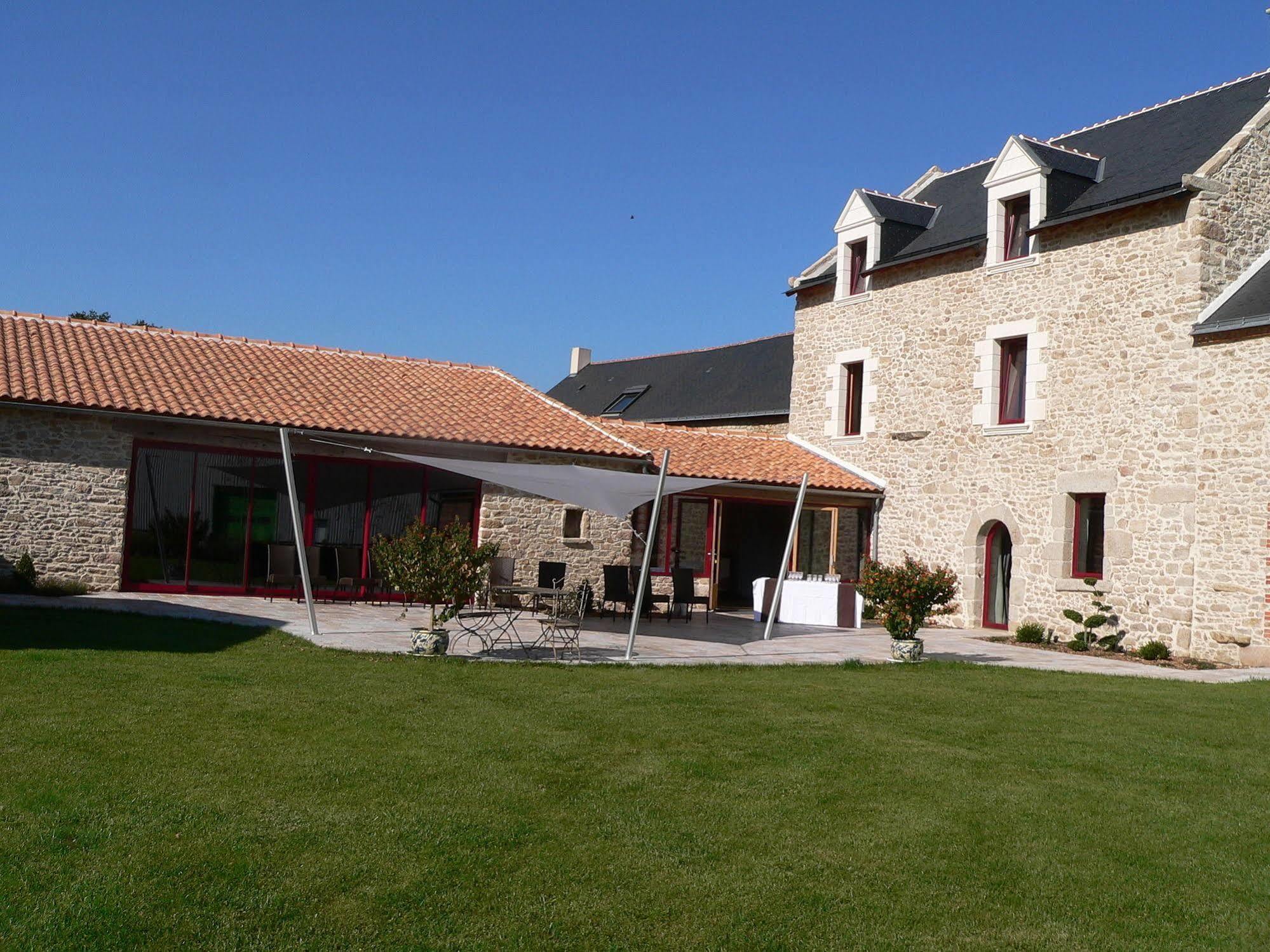 Le Manoir du Pas Jahan Coueron Bagian luar foto