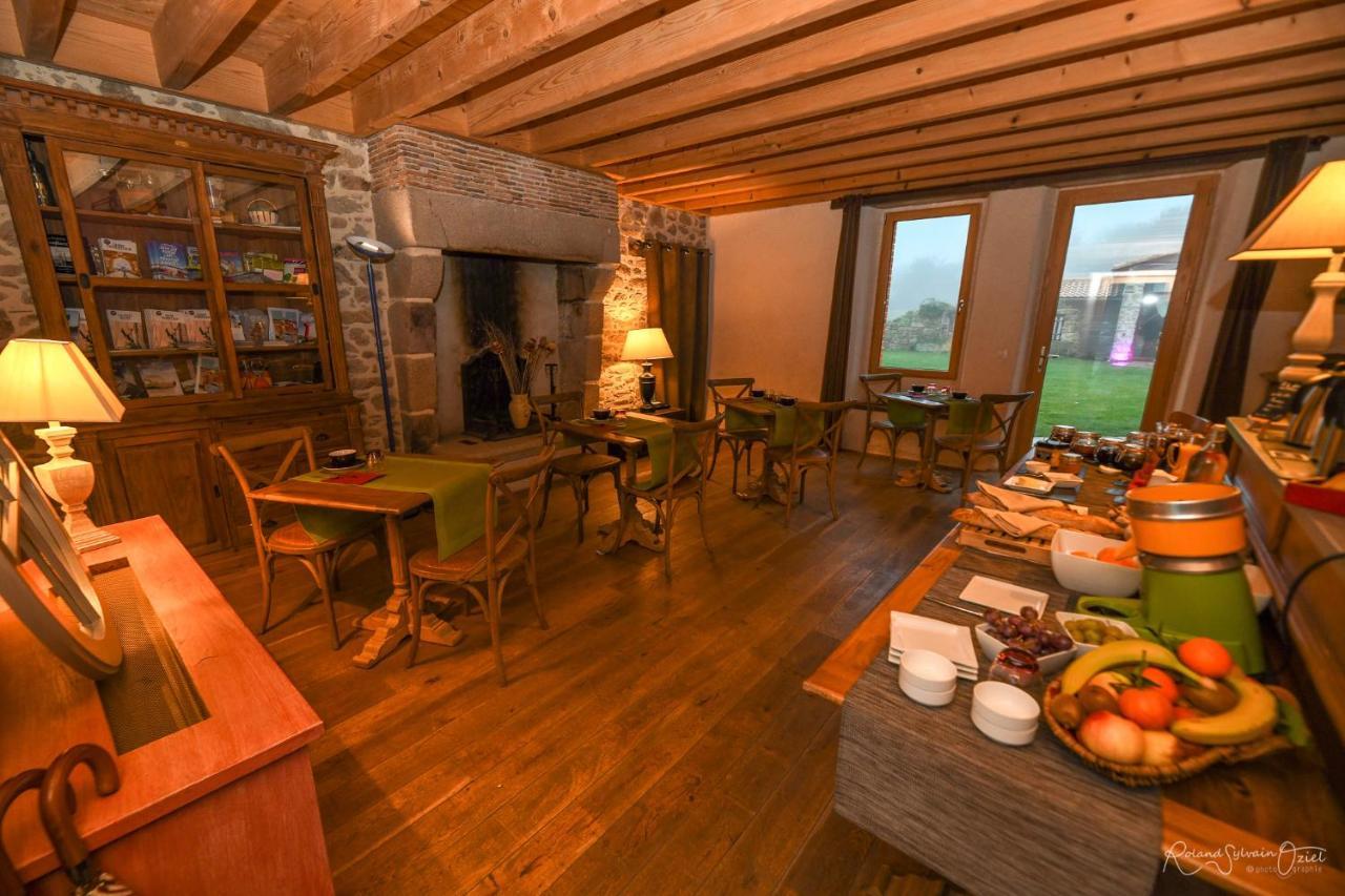 Le Manoir du Pas Jahan Coueron Bagian luar foto